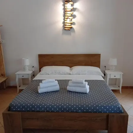 Matilde Costa Rei בית הארחה *